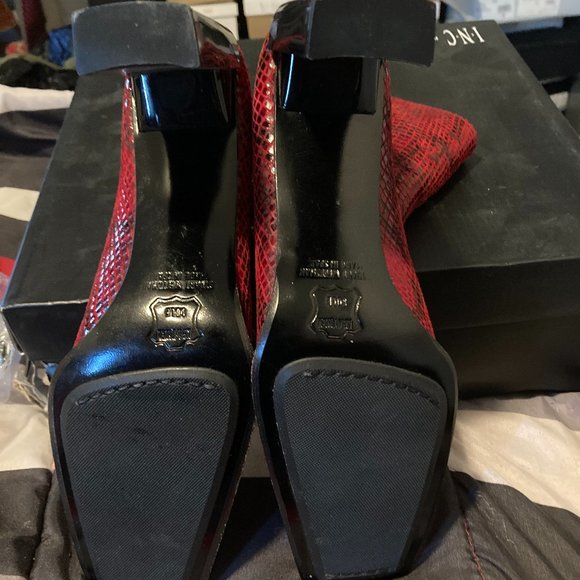 STUART WEITZMAN RED SNAKESKIN BOOTS - Picture 3 of 3